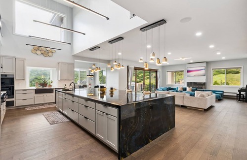 Southwest Colorado Springs Casa | Elegant Mountain Retreat with Sweeping Views