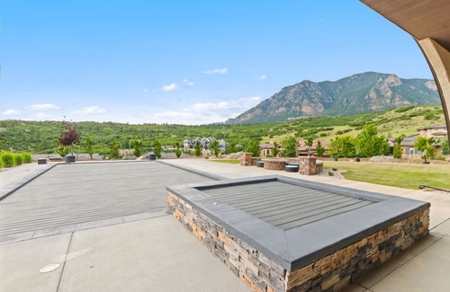Southwest Colorado Springs Casa | Elegant Mountain Retreat with Sweeping Views