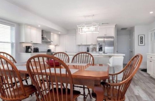 Fairfield Casa | ELEGANT NEW 4 BEDROOM WATERFRONT HOUSE- SUMMER DREAM
