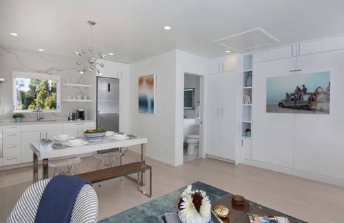 Ocean Park Apartamento | Elegant Ocean View Studio in Prime Santa Monica Location