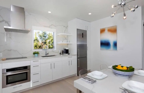 Ocean Park Apartamento | Elegant Ocean View Studio in Prime Santa Monica Location