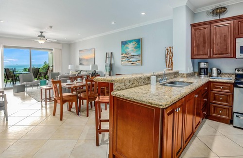 Playa Flamingo Condominio | Elegant Oceanview Condo with Spacious Open-Concept Floor Plan and Inviting Beach Design