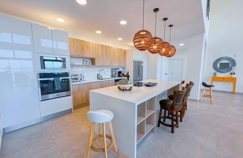 Jacó Apartamento | Elegant Oceanview Penthouse - Steps from Jaco Beach & Nightlife