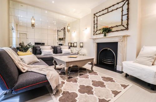 Queen's Gate Apartamento | Elegant One-Bedroom! Kensington Flat with Patio