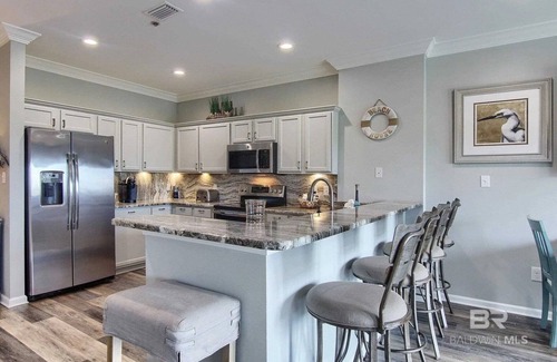 Orange Beach Condominio | Elegant Orange Beach Condo for Extended Getaways - Minimum 15-Day Stay
