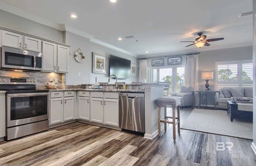 Orange Beach Condominio | Elegant Orange Beach Condo for Extended Getaways - Minimum 15-Day Stay