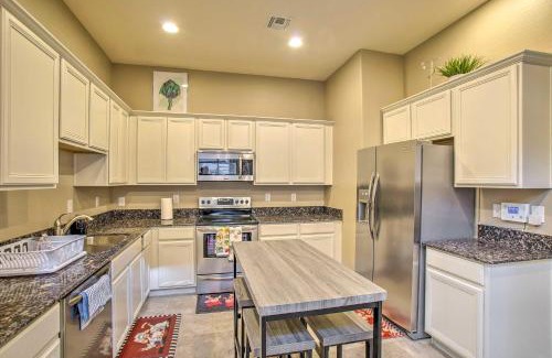 Mesa Casa | Elegant Palms Townhome with Patio and Resort Amenities!