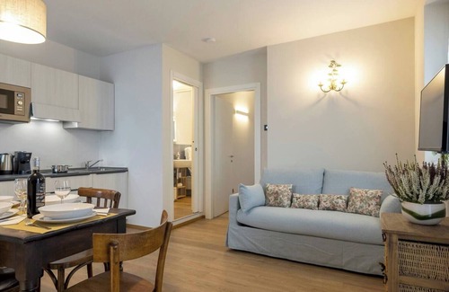 Treiso Casa | Elegant Panoramic Two-room Apartment. Treiso Belvedere 2, Elegant Panoramic Two Bedroom Apartment. Treiso Belvedere 2