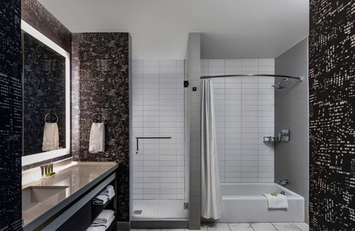 Central Business District Hotel | Elegant Pet Friendly Suite Near George R Brown Ctr