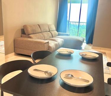 Sungai Buloh Apartamento | Elegant Pool View Condo at Residensi Suasana Damai