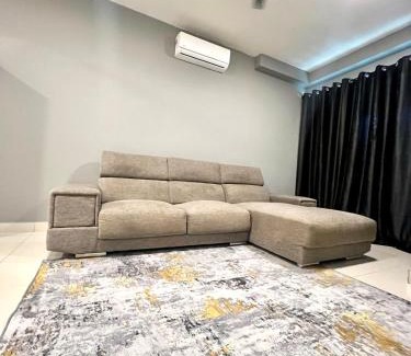 Sungai Buloh Apartamento | Elegant Pool View Condo at Residensi Suasana Damai