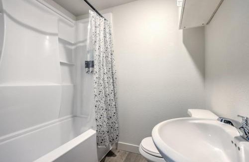 Las Vegas Casa | Elegant Private Studio Sleeps 4! 10Min to Strip!
