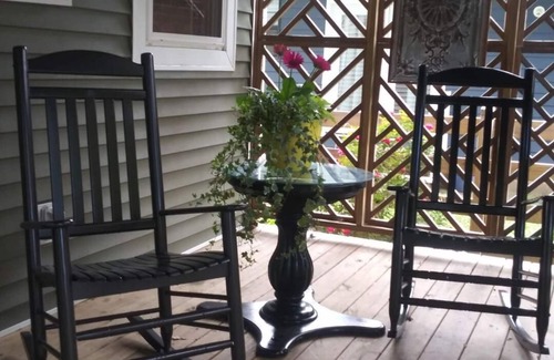 Chickamauga Apartamento | Elegant private suite located downtown historical Chickamauga, Ga