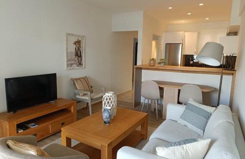 Marousi Apartamento | Elegant Renovated 1-Bedroom Flat with Park View