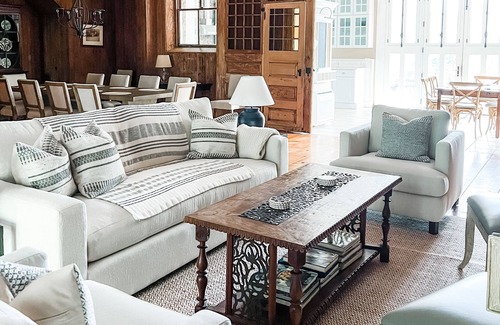 Fifth Ward Cabaña | Elegant Renovated Carriage House in Newport's Historic District