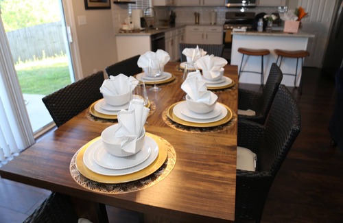 Dallas Casa | Elegant & Renovated Family Space-King Size Bed