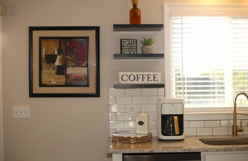 Dallas Casa | Elegant & Renovated Family Space-King Size Bed