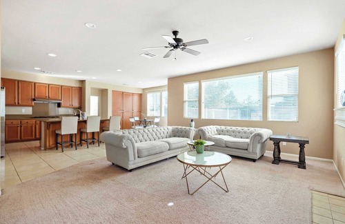 Lancaster Casa | Elegant Retreat: Grand Castle on 62nd Street - Perfect for Your Escape! #41369