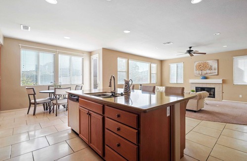 Lancaster Casa | Elegant Retreat: Grand Castle on 62nd Street - Perfect for Your Escape! #41369