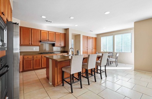 Lancaster Casa | Elegant Retreat: Grand Castle on 62nd Street - Perfect for Your Escape! #41369