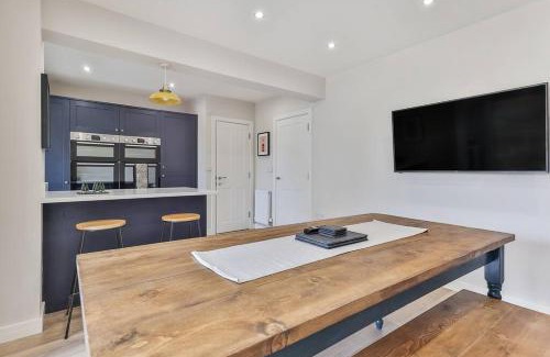 Sheffield Casa | Elegant Retreat Nook at Peak District Gateway