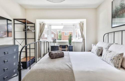 Sheffield Casa | Elegant Retreat Nook at Peak District Gateway