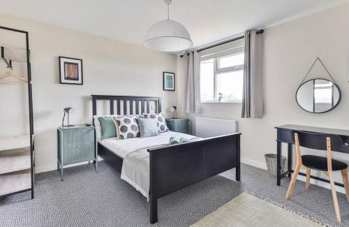 Sheffield Casa | Elegant Retreat Nook at Peak District Gateway