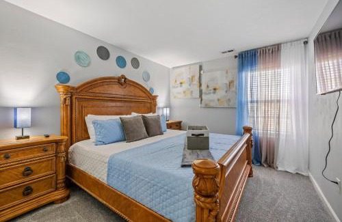 Varina Casa | Elegant Retreat! Spacious with Outdoor Fireplace!
