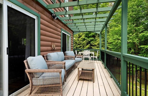 Glenfield Casa | Elegant Riverfront Home - Pet Friendly!