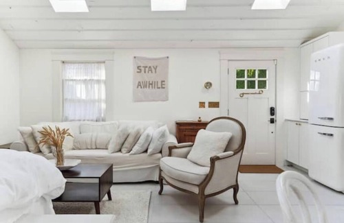 Highline Casa | Elegant & Romantic Farmhouse, Natural Light!