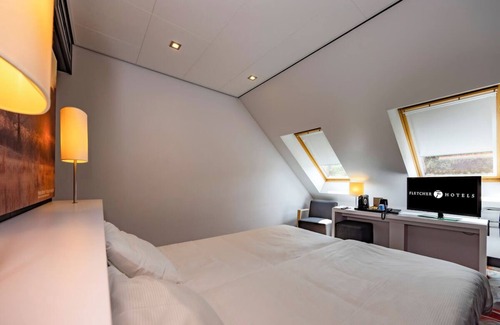 Uden Hotel | Elegant Room With Garden Views Parking Close to Local Attractions