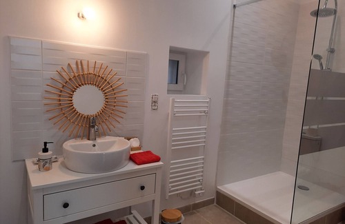 Le Blanc Cama Y Desayuno | Habitaciones elegantes con piscina y parking