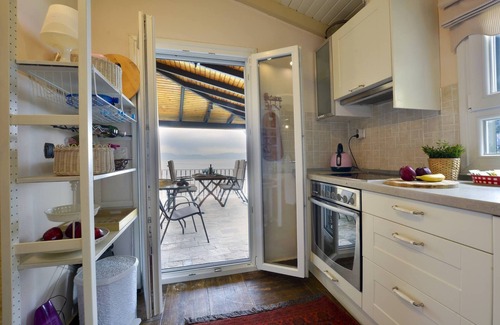 Agios Ioannis Peristeron Cabaña | Elegant Seaview Estate