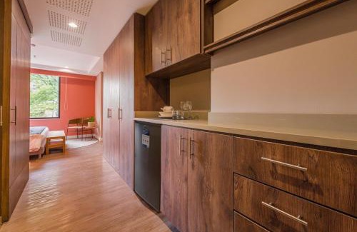 Los Naranjos Apartamento | Elegant Space in El Tesoro Recharge in Comfort 308