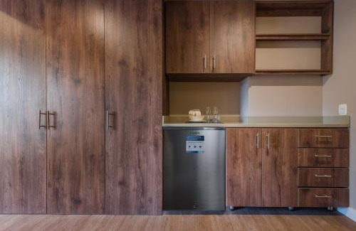 Los Naranjos Apartamento | Elegant Space in El Tesoro Recharge in Comfort 308