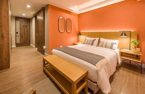 Los Naranjos Apartamento | Elegant Space in El Tesoro Recharge in Comfort 308