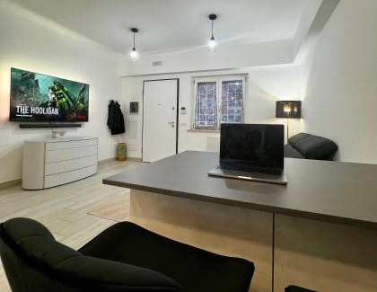 Suburbio VII Portuense Apartamento | Elegant & Spacious 2BR 2BA Unit with Private Patio