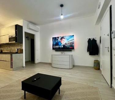 Suburbio VII Portuense Apartamento | Elegant & Spacious 2BR 2BA Unit with Private Patio