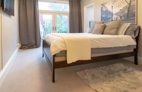 Lafayette Square Casa | Elegant & Spacious 2BR Lafayette Square Home