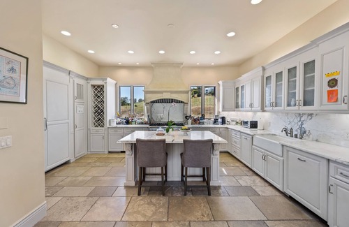 Central Malibu Casa | Elegant spacious Italian Villa in Western Malibu