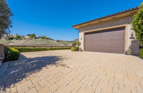 Central Malibu Casa | Elegant spacious Italian Villa in Western Malibu
