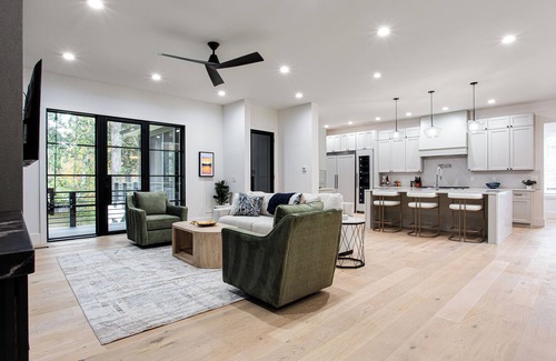 Lindridge-Martin Manor Casa | Elegant Spacious New Atlanta Home with Secret Room