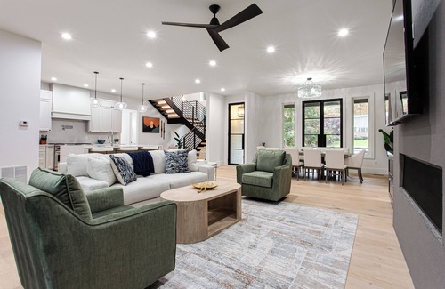 Lindridge-Martin Manor Casa | Elegant Spacious New Atlanta Home with Secret Room