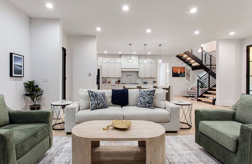 Lindridge-Martin Manor Casa | Elegant Spacious New Atlanta Home with Secret Room