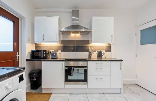 Nottingham Casa | Elegant Stay Sleep 8 Parking