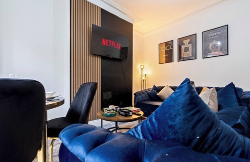 Nottingham Casa | Elegant Stay Sleep 8 Parking
