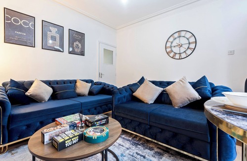 Nottingham Casa | Elegant Stay Sleep 8 Parking