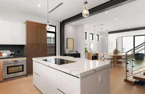 Charlotte Apartamento | Elegant Steel Frame Home unit #102