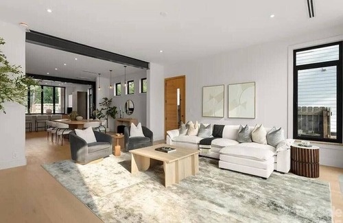 Charlotte Apartamento | Elegant Steel Frame Home unit #102