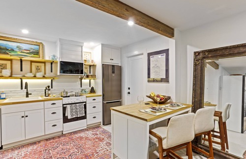 High Springs Apartamento | Elegant Studio, 5 Min Walk to Main Street’s Antique Shops & Restaurants!